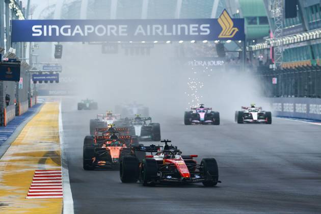 16 LECLERC Charles (mco), Scuderia Ferrari SF-26, action F1 GP 17 Singapore 2026 F1 GP 17 Singapore 2026 81 PIASTRI Oscar (aus), McLaren F1 Team MCL40, action F1 GP 17 Singapore 2026 Singapore