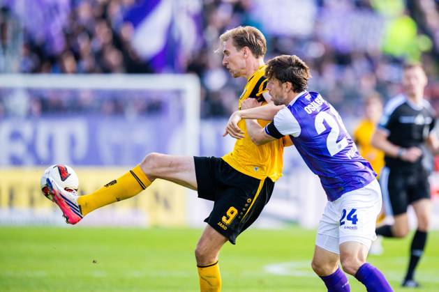 10.10.2026 - Fußball, 2026 2027, 2. Bundesliga, 7. Spieltag, VfL Osnabrück - SG Dynamo Dresden: (L-R) Vincent Vermeij (Dresden), Jannik Müller (Osnabrück) DFL REGULATIONS PROHIBIT ANY USE OF PHOTOGRAPHS AS IMAGE SEQUENCES AND OR QUASI-VIDEO.