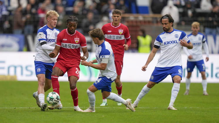 10.10.2026, Hänsch-Arena, Meppen, GER, 3. Liga, 9. Spieltag: SV Meppen vs VfB Stuttgart II, Dominique Domröse (SV Meppen 2) und Thorben Deters (SV Meppen 14) vs Joyeux Masanka Bungi (VfB Stuttgart II 24) DFL REGULATIONS PROHIBIT ANY USE OF PHOTOGRAPHS AS IMAGE SEQUENCES AND OR QUASI-VIDEO. Meppen Niedersachsen Hänsch-Arena