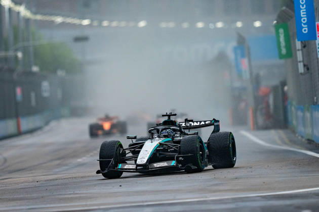 Formula 1 Singapore Airlines Singapore Grand Prix 2026 Levi Erb OVERTAKE MAXPPP - Singapore 10 10 2026 63 RUSSELL George (gbr), Mercedes-AMG PETRONAS Formula One Team, action rain Race start at the Formula 1 Singapore Airlines Singapore Grand Prix 2026, the 16th round of the 2026 FIA Formula 1 World Championship, WM, Weltmeisterschaft at the Marina Bay Street Circuit in Singapore, from 08 to 11 October 2026 Singapore Marina Bay Street Circuit Singapore  Copyright: xOVERTAKE MAXPPPxLevixErbx OVT202610104810 OVT202610104810