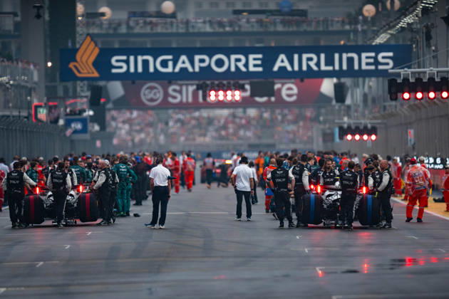Formula 1 Singapore Airlines Singapore Grand Prix 2026 Levi Erb OVERTAKE MAXPPP - Singapore 10 10 2026 Grid rain at the Formula 1 Singapore Airlines Singapore Grand Prix 2026, the 16th round of the 2026 FIA Formula 1 World Championship, WM, Weltmeisterschaft at the Marina Bay Street Circuit in Singapore, from 08 to 11 October 2026 Singapore Marina Bay Street Circuit Singapore  Copyright: xOVERTAKE MAXPPPxLevixErbx OVT202610104812 OVT202610104812