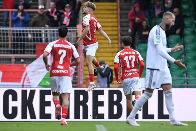 Fußball Regionalliga West 12. Spieltag Rot-Weiß Oberhausen - 1. FC Bocholt am 10.10.2026 im Stadion Niederrhein in Oberhausen Torjubel zum 1:0 durch Timur Mehmet Kesim ( Oberhausen )