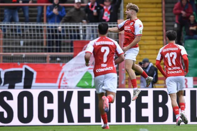 Fußball Regionalliga West 12. Spieltag Rot-Weiß Oberhausen - 1. FC Bocholt am 10.10.2026 im Stadion Niederrhein in Oberhausen Torjubel zum 1:0 durch Timur Mehmet Kesim ( Oberhausen )