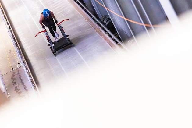 10.10.2026, GER, Bob Bobsport, Saison 26 27, Frauen, Zentrale Leistungspruefung im Bobsport Anschubtest Traditionell haben sich die deutschen Piloten im Bobsport gemeinsam mit ihren Anschiebern in Oberhof zum Kräftemessen getroffen. 98559 Oberhof LOTTO Thüringen EISARENA Oberhof Trainingshalle Startanlage Thüringen Deutschland