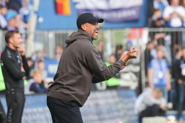 10.10.2026, xgox, Fussball, 2. Bundesliga, 1. FC Magdeburg - Hannover 96 v.l. Sandro Wagner (Hannover, Trainer) gibt Anweisungen, gestikuliert mit den Armen, gesticulate, gives instructions (DFL DFB REGULATIONS PROHIBIT ANY USE OF PHOTOGRAPHS as IMAGE SEQUENCES and or QUASI-VIDEO) Magdeburg