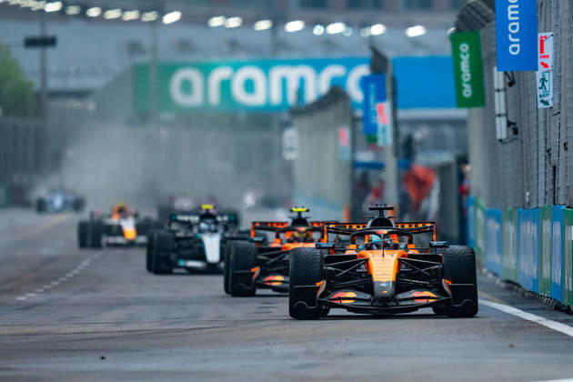 Formula 1 Singapore Airlines Singapore Grand Prix 2026 Levi Erb OVERTAKE MAXPPP - Singapore 10 10 2026 81 PIASTRI Oscar (aus), McLaren Mastercard F1 Team, action rain at the Formula 1 Singapore Airlines Singapore Grand Prix 2026, the 16th round of the 2026 FIA Formula 1 World Championship, WM, Weltmeisterschaft at the Marina Bay Street Circuit in Singapore, from 08 to 11 October 2026 Singapore Marina Bay Street Circuit Singapore  Copyright: xOVERTAKE MAXPPPxLevixErbx OVT202610104832 OVT202610104832