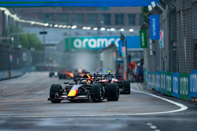 Formula 1 Singapore Airlines Singapore Grand Prix 2026 Levi Erb OVERTAKE MAXPPP - Singapore 10 10 2026 03 VERSTAPPEN Max (nld), Oracle Red Bull Racing, action rain at the Formula 1 Singapore Airlines Singapore Grand Prix 2026, the 16th round of the 2026 FIA Formula 1 World Championship, WM, Weltmeisterschaft at the Marina Bay Street Circuit in Singapore, from 08 to 11 October 2026 Singapore Marina Bay Street Circuit Singapore  Copyright: xOVERTAKE MAXPPPxLevixErbx OVT202610104835 OVT202610104835
