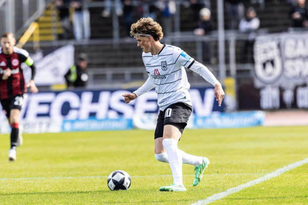 SSV Ulm 1846 Fußball vs. Eintracht Frankfurt II, Fussball, Regionalliga Südwest, 11. Spieltag, Donaustadion Ulm 10.10.26 Oliver Wähling (SSV Ulm 1846 Fußball, 10) SSV Ulm 1846 Fußball vs. Eintracht Frankfurt II, Fussball, Regionalliga Südwest, 11. Spieltag, Donaustadion Ulm 10.10.26 Foto: Lucca Fundel Ulm Donaustadion Baden-Württemberg Deutschland