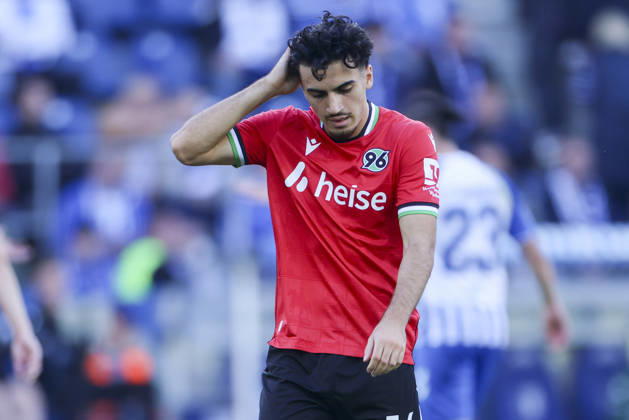 Husseyn Chakroun (Hannover 96) schaut enttaeuscht waehrend des spiels der 2. Bundesliga zwischen 1. FC Magdeburg und Hannover 96, Avnet Arena am 10. October 2026 in Magdeburg, Deutschland. (Foto von Marco Steinbrenner DeFodi Images) +++ Husseyn Chakroun (Hannover 96) looks dejected during the 2nd Bundesliga match between 1. FC Magdeburg and Hannover 96 at Avnet Arena on October 10, 2026 in Magdeburg, Germany. (Photo by Marco Steinbrenner DeFodi Images) DFB DFL REGULATIONS PROHIBIT ANY USE OF PHOTOGRAPHS AS IMAGE SEQUENCES AND OR QUASI-VIDEO. (Photo by Marco Steinbrenner DeFodi Images) -
