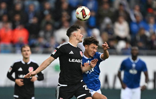 10.10.2026, xfux, Fussball 2.Bundesliga, SV Darmstadt 98 - Energie Cottbus v.l. Axel Borgmann (FC Engerie Cottbus), William Mikelbrencis (SV Darmstadt 98) Kopfball, Kopfballduell (DFL DFB REGULATIONS PROHIBIT ANY USE OF PHOTOGRAPHS as IMAGE SEQUENCES and or QUASI-VIDEO) Darmstadt