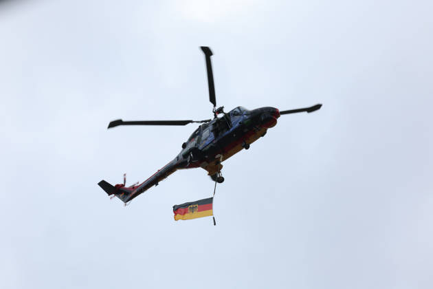 Hockenheim, Deutschland 09.- 11. Oktober 2026: DTM - 2026 - Saisonfinale - Hockenheimring - Samstag Rennen 1 Im Bild: Bundeswehr Luftwaffe Helikopter mit Deutschlandflagge Hockenheimring Baden Württemberg Copyright: xFotostandx xFWMEDIAx