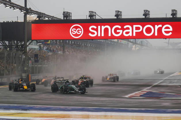 Formula 1 Singapore Airlines Singapore Grand Prix 2026 George Russell (GBR), Mercedes-AMG PETRONAS Formula One Team , W17, Car 63 takes a lead at the start of the sprint race during Formula 1 Singapore Airlines Singapore Grand Prix 2026 on October 10., 2026 in Marina Bay Street Circuit, Singapore, Zsombor Toth Singapore Marina Bay Street Circuit Singapore Singapore Copyright: xZsomborxTothx
