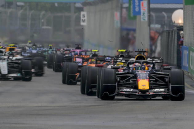 October 10, 2026, Singapore, Tamilnadu, Singapore: Cars in action during the sprint on Saturday 10th October , Singapore Grand Prix 2026, Marina Bay Street Circuit. Singapore Singapore - ZUMAc251 20261010_znp_c251_033 Copyright: xVikramxChandrasekarx