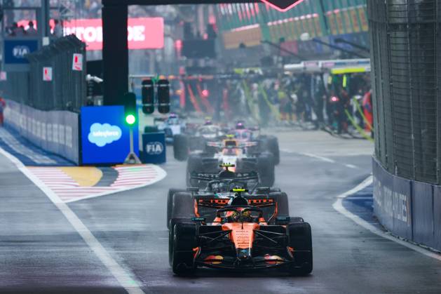 01 NORRIS Lando (gbr), McLaren F1 Team MCL40, action F1 GP 17 Singapore 2026 F1 GP 17 Singapore 2026 81 PIASTRI Oscar (aus), McLaren F1 Team MCL40, action F1 GP 17 Singapore 2026 Singapore