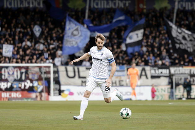 10.10.2026, xhettx, Fussball 3.Liga, SG Sonnenhof Grossaspach - SV Waldhof Mannheim v.l. Lukas Klünter (SV Waldhof Mannheim, 24) am Ball