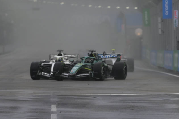 October 10, 2026, Singapore, Tamilnadu, Singapore: George Russell of Mercedes and Sergio Perez of Cadillac collide during the sprint on Saturday 10th October , Singapore Grand Prix 2026, Marina Bay Street Circuit. Singapore Singapore - ZUMAc251 20261010_znp_c251_037 Copyright: xVikramxChandrasekarx