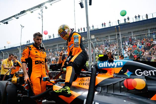 NORRIS Lando (gbr), McLaren F1 Team MCL40, portrait F1 GP 17 Singapore 2026 NORRIS Lando (gbr), McLaren F1 Team MCL40, portrait F1 GP 17 Singapore 2026 F1 GP 17 Singapore 2026 81 PIASTRI Oscar (aus), McLaren F1 Team MCL40, action F1 GP 17 Singapore 2026 Singapore