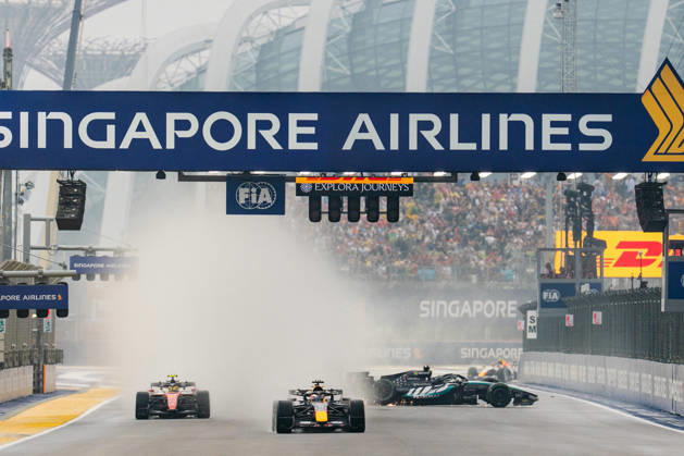 2026 Formula 1 Singapore Grand Prix - Sprint GEORGE RUSSELL 63 (GBR) of Mercedes-AMG PETRONAS Formula One Team (Mercedes-AMG F1 W17) crashed during the Sprint Race with MAX VERSTAPPEN 1 (NED) of Oracle Red Bull Racing (Red Bull Racing RB22) and LEWIS HAMILTON 44 (GBR) of Scuderia Ferrari HP (Ferrari SF-26) during Qualifying day on Saturday during the Formula 1 Singapore Airlines Singapore Grand Prix 2026 at Marina Bay Street Circuit, Singapore, on October 10, 2026. Photo by Antoine LAPEYRE Reveries Agency via ABACAPRESS.COM Singapore Singapore  Copyright: xAntoinexLapeyre ReveriesxAgency ABACAx