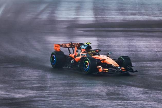 01 NORRIS Lando (gbr), McLaren F1 Team MCL40, action F1 GP 17 Singapore 2026 F1 GP 17 Singapore 2026 81 PIASTRI Oscar (aus), McLaren F1 Team MCL40, action F1 GP 17 Singapore 2026 Singapore