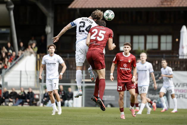 10.10.2026, xhettx, Fussball 3.Liga, SG Sonnenhof Grossaspach - SV Waldhof Mannheim v.l. Lukas Klünter (SV Waldhof Mannheim, 24) per Kopf zu vorläge zum 1:2