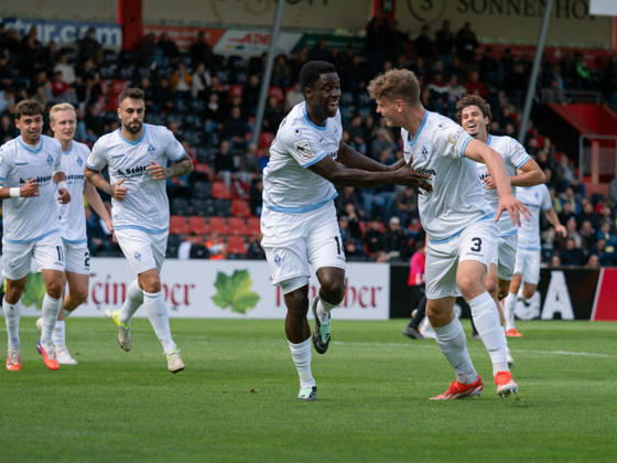 TOR zum 1:2 durch Oluwaseun Ogbemudia (SV Waldhof Mannheim, 14) in der Mitte, Jubel Freude Emotion Teamjubel Gestik Geste GER, Fussball, SG Sonnenhof Grossaspach vs. SV Waldhof Mannheim, 3. Liga, 8. Spieltag, Aspach, Saison 2026 2027, 10.10.2026 GER, Fussball, SG Sonnenhof Grossaspach vs. SV Waldhof Mannheim, 3. Liga, 8. Spieltag, Aspach, Saison 2026 2027, 10.10.2026 Aspach Copyright: xCarstenxSchweringx EP_CSG