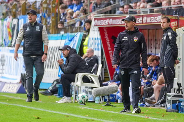Deutschland: Fussball, 3. Liga, 8. Spieltag, Hänsch-Arena, Meppen, Emsland, Niedersachsen, SV Meppen vs. VfB Stuttgart U21, U 21 VfB Stuttgart II: Nico Willig (Trainer, VfB Stuttgart U21) und Lucas Beniermann (Trainer, SV Meppen) Copyright: xMichelxWittex