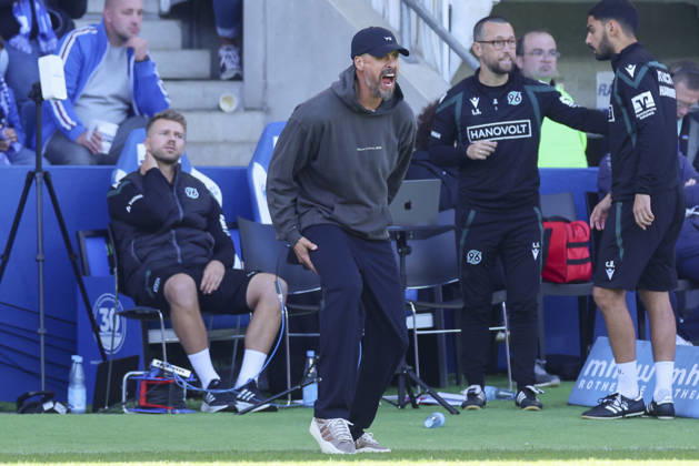Trainer Sandro Wagner (Hannover 96) schaut enttaeuscht waehrend des spiels der 2. Bundesliga zwischen 1. FC Magdeburg und Hannover 96, Avnet Arena am 10. October 2026 in Magdeburg, Deutschland. (Foto von Marco Steinbrenner DeFodi Images) +++ Trainer Sandro Wagner (Hannover 96) looks dejected during the 2nd Bundesliga match between 1. FC Magdeburg and Hannover 96 at Avnet Arena on October 10, 2026 in Magdeburg, Germany. (Photo by Marco Steinbrenner DeFodi Images) DFB DFL REGULATIONS PROHIBIT ANY USE OF PHOTOGRAPHS AS IMAGE SEQUENCES AND OR QUASI-VIDEO. (Photo by Marco Steinbrenner DeFodi Images) -
