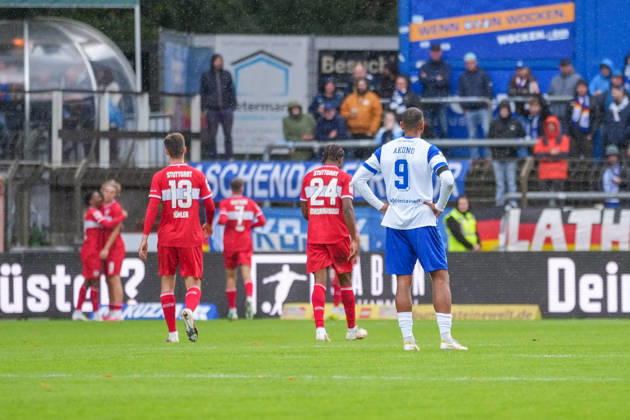 Deutschland: Fussball, 3. Liga, 8. Spieltag, Hänsch-Arena, Meppen, Emsland, Niedersachsen, SV Meppen vs. VfB Stuttgart U21, U 21 VfB Stuttgart II: Stuttgart geht in der 16. Minute durch Jarzinho Malanga (VfB Stuttgart U21, 27) in Führung. Copyright: xMichelxWittex