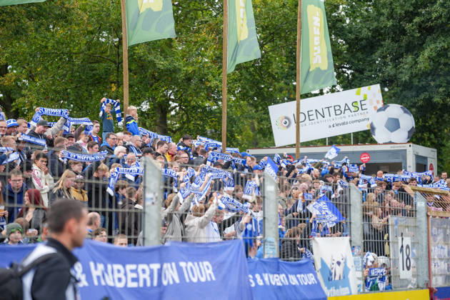 Deutschland: Fussball, 3. Liga, 8. Spieltag, Hänsch-Arena, Meppen, Emsland, Niedersachsen, SV Meppen vs. VfB Stuttgart U21, U 21 VfB Stuttgart II: Stimmung bei den Fans ist angespannt, aber durchaus positiv vor dem Spiel. Copyright: xMichelxWittex