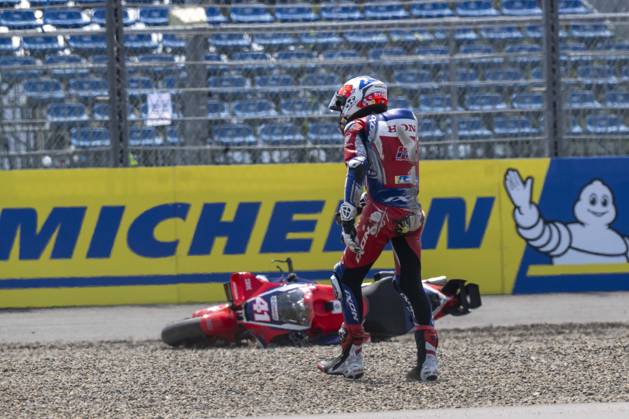 MOTO - MOTO GP - GRAND PRIX OF INDONESIA 2026 41 ESPARGARO Aleix (spa), Honda Team Test Driver, Honda RC213V, actiON, accident, crash during the 2026 MotoGP Pertamina Grand Prix of Indonesia on the Mandalika circuit from October 9 to 11, at West Nusa Tenggara, Indonesia - West Nusa TenggaraIndonesia  Copyright: xGIGIxSOLDANOx