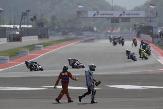 MOTO - MOTO GP - GRAND PRIX OF INDONESIA 2026 Crash at the start of the Sprint Race between 25 FERNANDEZ Raul (spa), Trackhouse MotoGP Team, Aprilia RS-GP26 and 72 BEZZECCHI Marco (ita), Aprilia Racing, Aprilia RS-GP26 during the 2026 MotoGP Pertamina Grand Prix of Indonesia on the Mandalika circuit from October 9 to 11, at West Nusa Tenggara, Indonesia - West Nusa TenggaraIndonesia  Copyright: xGIGIxSOLDANOx