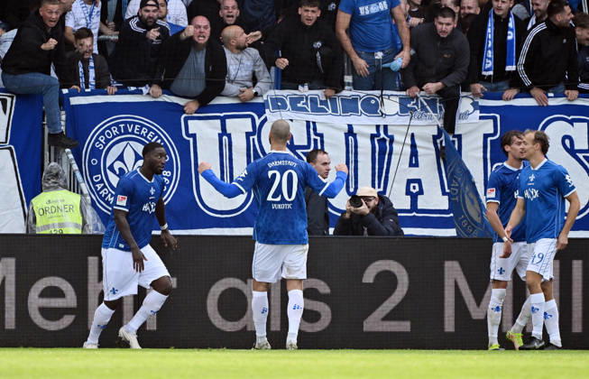 10.10.2026, xjhx, Fussball 2.Bundesliga, SV Darmstadt 98 - Energie Cottbus v.l. Aleksandar Vukotic (SV Darmstadt 98) celebrate the goal, Der Torjubel zum 2:1 (DFL DFB REGULATIONS PROHIBIT ANY USE OF PHOTOGRAPHS as IMAGE SEQUENCES and or QUASI-VIDEO) Darmstadt