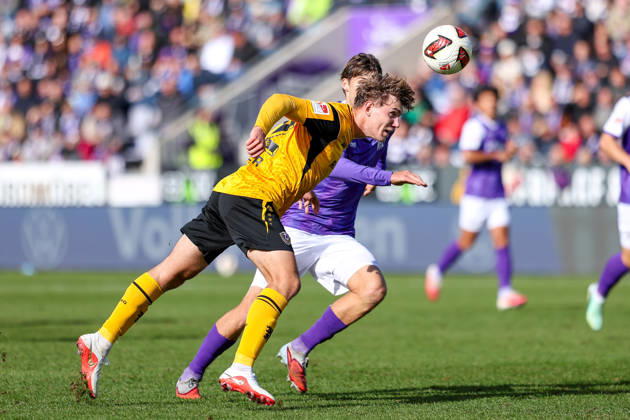 2026.10.10, xkwix, Fußball, 2. Bundesliga, VfL Osnabrück - SG Dynamo Dresden, Stadion an der Bremer Brücke, 7.Spieltag, Saison 2026 2027: Friedrich Mueller (SG Dynamo Dresden 42) im Zweikampf gegen Bernd Riesselmann (VfL Osnabrueck 22) DFB regulations prohibit any use of photographs as image sequences and or quasi-video. Photo: xKamilxWilkowskixPressefotoKochx Niedersachsen Deutschland