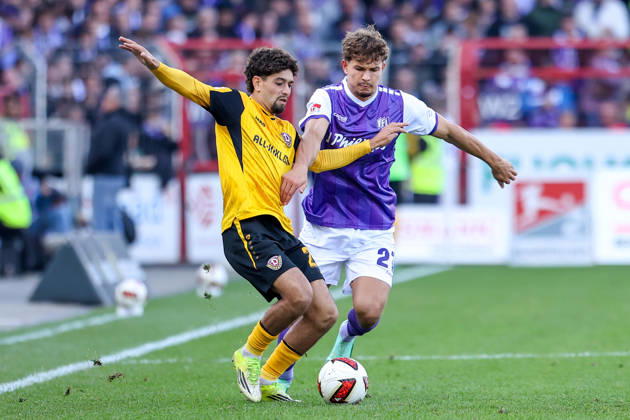 2026.10.10, xkwix, Fußball, 2. Bundesliga, VfL Osnabrück - SG Dynamo Dresden, Stadion an der Bremer Brücke, 7.Spieltag, Saison 2026 2027: Ben Bobzien (SG Dynamo Dresden 20) im Zweikampf gegen Robin Fabinski (VfL Osnabrueck 27) DFB regulations prohibit any use of photographs as image sequences and or quasi-video. Photo: xKamilxWilkowskixPressefotoKochx Niedersachsen Deutschland