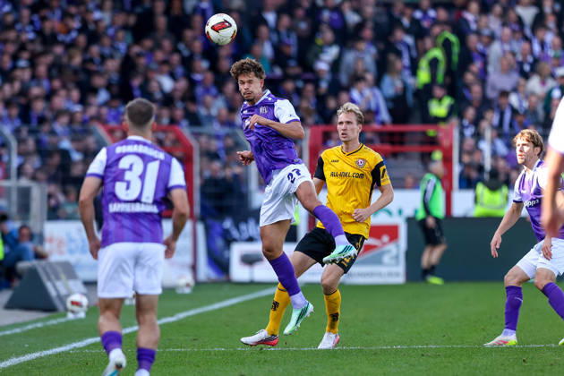 2026.10.10, xkwix, Fußball, 2. Bundesliga, VfL Osnabrück - SG Dynamo Dresden, Stadion an der Bremer Brücke, 7.Spieltag, Saison 2026 2027: Robin Fabinski (VfL Osnabrueck 27) beim Kopfball im Zweikampf gegen Vincent Vermeij (SG Dynamo Dresden 9) DFB regulations prohibit any use of photographs as image sequences and or quasi-video. Photo: xKamilxWilkowskixPressefotoKochx Niedersachsen Deutschland