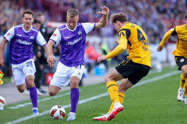 2026.10.10, xkwix, Fußball, 2. Bundesliga, VfL Osnabrück - SG Dynamo Dresden, Stadion an der Bremer Brücke, 7.Spieltag, Saison 2026 2027: Adrian Beck (VfL Osnabrueck 21) im Zweikampf gegen Friedrich Mueller (SG Dynamo Dresden 42) DFB regulations prohibit any use of photographs as image sequences and or quasi-video. Photo: xKamilxWilkowskixPressefotoKochx Niedersachsen Deutschland