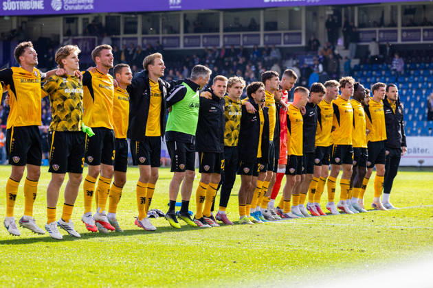 Die Spieler von SG Dynamo Dresden reagieren enttaeuscht nach dem 1:1 Unentschieden GER, VfL Osnabrueck vs. SG Dynamo Dresden, Fussball, 2. Bundesliga, 7. Spieltag, Spielzeit 2026 2027, 10.10.2026 DFL Regulations prohibit any use of photographers as image sequences and or quasi-video. GER, VfL Osnabrueck vs. SG Dynamo Dresden, Fussball, 2. Bundesliga, 7. Spieltag, Spielzeit 2026 2027, 10.10.2026 Osnabrueck Copyright: xEibner-Pressefoto JanxRollingerx EP_JSK