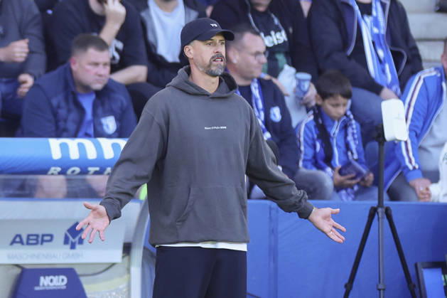 Trainer Sandro Wagner (Hannover 96) schaut enttaeuscht waehrend des spiels der 2. Bundesliga zwischen 1. FC Magdeburg und Hannover 96, Avnet Arena am 10. October 2026 in Magdeburg, Deutschland. (Foto von Marco Steinbrenner DeFodi Images) +++ Trainer Sandro Wagner (Hannover 96) looks dejected during the 2nd Bundesliga match between 1. FC Magdeburg and Hannover 96 at Avnet Arena on October 10, 2026 in Magdeburg, Germany. (Photo by Marco Steinbrenner DeFodi Images) DFB DFL REGULATIONS PROHIBIT ANY USE OF PHOTOGRAPHS AS IMAGE SEQUENCES AND OR QUASI-VIDEO. (Photo by Marco Steinbrenner DeFodi Images) -
