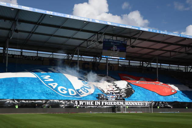 Choreo für den verstorbenen FCM Fan Hannes im Fanblock vom 1. FC Magdeburg zu Spielbeginn - 2. Fussball Bundesliga Saison 2026-2027 1. FC Magdeburg vs. Hannover 96 in der Avnet Arena in Magdeburg - Fußball,Mann,Männer,Deutschland,10.10.2026