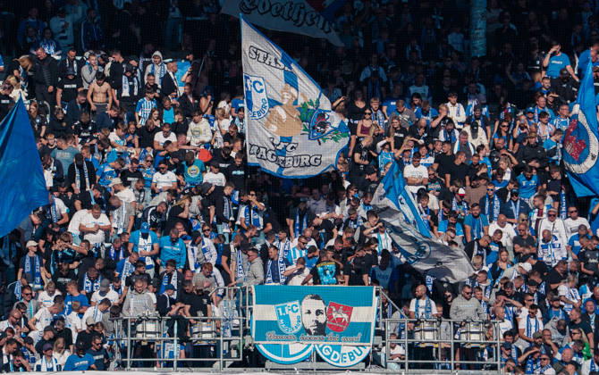 Deutschland: Fussball 2. Bundesliga 2026 2027, 7. Spieltag - 1. FC Magdeburg vs Hannover 96 - Avnet Arena (Magdeburg): Zuschauer, Fans, Tribüne...horeographie, Fanchoreo, Copyright: xAymanxAlahmedx