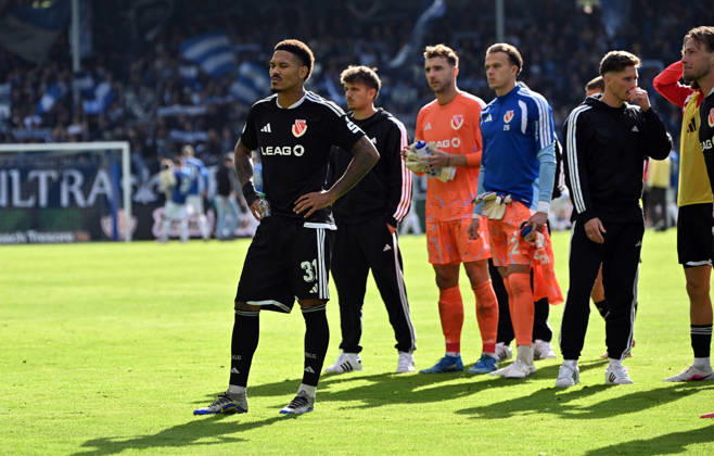 10.10.2026, xjhx, Fussball 2.Bundesliga, SV Darmstadt 98 - Energie Cottbus v.l. Justin Butler (Energie Cottbus) enttaeuscht, enttaeuscht schauend, dissapointed (DFL DFB REGULATIONS PROHIBIT ANY USE OF PHOTOGRAPHS as IMAGE SEQUENCES and or QUASI-VIDEO) Darmstadt