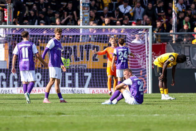 2026.10.10, xkwix, Fußball, 2. Bundesliga, VfL Osnabrück - SG Dynamo Dresden, Stadion an der Bremer Brücke, 7.Spieltag, Saison 2026 2027: Erscheopfte Spieler nach Abpfiff DFB regulations prohibit any use of photographs as image sequences and or quasi-video. Photo: xKamilxWilkowskixPressefotoKochx Niedersachsen Deutschland