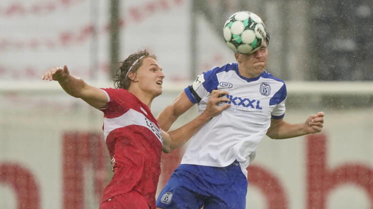 10.10.2026, Hänsch-Arena, Meppen, GER, 3. Liga, 9. Spieltag: SV Meppen vs VfB Stuttgart II, Kopfballduell zwischen Luis Sprekelmeyer (SV Meppen 19) und Tim van der Leij (VfB Stuttgart II 9) DFL REGULATIONS PROHIBIT ANY USE OF PHOTOGRAPHS AS IMAGE SEQUENCES AND OR QUASI-VIDEO. Meppen Niedersachsen Hänsch-Arena