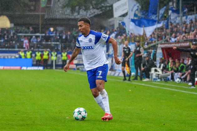 Deutschland: Fussball, 3. Liga, 8. Spieltag, Hänsch-Arena, Meppen, Emsland, Niedersachsen, SV Meppen vs. VfB Stuttgart U21, U 21 VfB Stuttgart II: Oliver Schmitt (SV Meppen, 7) vor seinem Tor zum 1:1 Copyright: xMichelxWittex