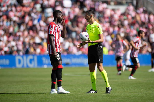 ESP: LaLiga EA Sports Rayo Vallecano v Athletic Club Jose Maria Sanchez Martinez referee talks with Inaki Williams of Athletic during LaLiga EA Sports between Rayo Vallecano v Athletic Club played at Vallecas Stadium in Madrid on October 10, 2026 in Spain Spain Futbol Copyright: xAgenciaxLOFx