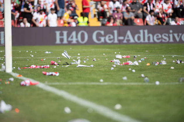 ESP: LaLiga EA Sports Rayo Vallecano v Athletic Club Rayo Vallecano fans threw paper airplanes onto the pitch in protest against their president, and the match was suspended due to a lack of cleaning services. during LaLiga EA Sports between Rayo Vallecano v Athletic Club played at Vallecas Stadium in Madrid on October 10, 2026 in Spain Spain Futbol Copyright: xAgenciaxLOFx