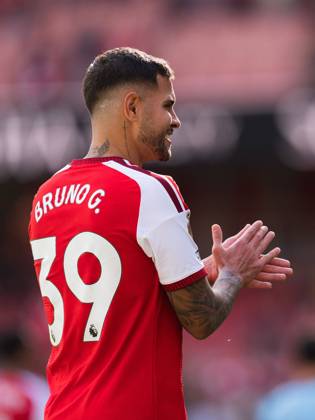 Bruno Guimaraes of Arsenal claps fans at full-time Arsenal v Leeds United, Premier League, Football, Emirates Stadium, London, UK - 10 Oct 2026London Emirates Stadium United Kingdom EDITORIAL USE ONLY No use with unauthorised audio, video, data, fixture lists, club league logos or live services. Online in-match use limited to 120 images, no video emulation. No use in betting, games or single club league player publications. Copyright: xWiredxPhotos Shutterstockx 17204325aj