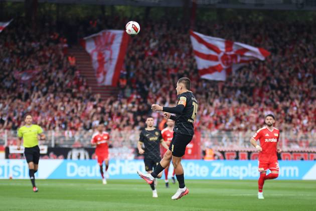 Berlin, Deutschland, 10.10.2026: Stadion Alte Försterei: 5. Spieltag, Saison 2026 27, 1. Fußball-Bundesliga: Union Berlin - SV Elversberg: Lukas Pinckert (19, SV Elversberg) am Ball. Copyright: xdtsxNachrichtenagenturx dts_137853