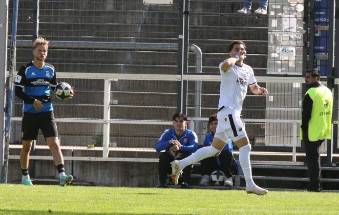 10.10.2026 xmgoodx Frankfurt am Main, PSD Bank Arena Regionalliga Südwest Saison 2026 2027 FSV Frankfurt - SV Sandhausen Torjubel nach dem Tor zum 1:2 durch Mert Tasdelen (Sandhausen)