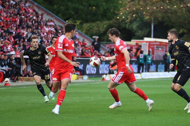 Berlin, Deutschland, 10.10.2026: Stadion Alte Försterei: 5. Spieltag, Saison 2026 27, 1. Fußball-Bundesliga: Union Berlin - SV Elversberg: Tim Skarke (21, Union Berlin) am Ball. Copyright: xdtsxNachrichtenagenturx dts_137857